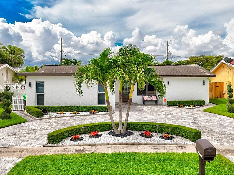 11370 NW 46th Pl — Photo 36