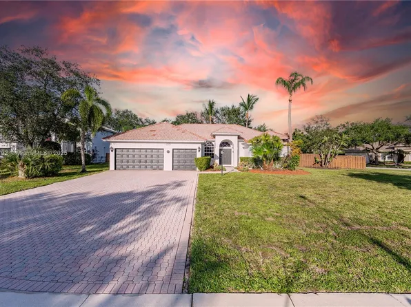 6946 Mariposa Circle Ct, Pembroke Pines, FL 33331