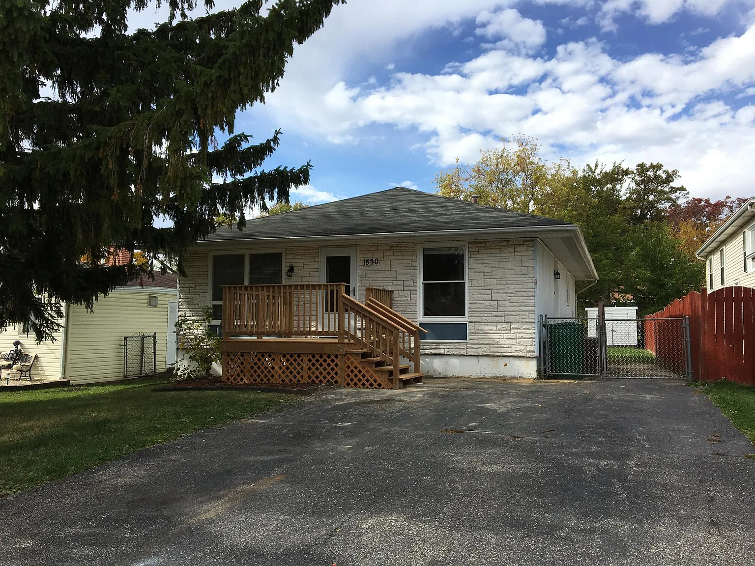1530 Ridgeway Ave photo 1