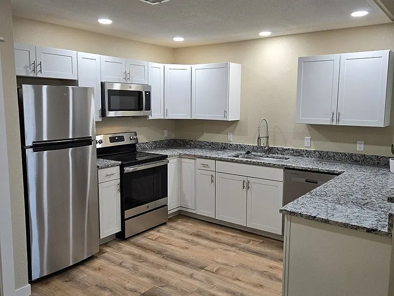 121 N Glenwood Dr #B — Photo 7