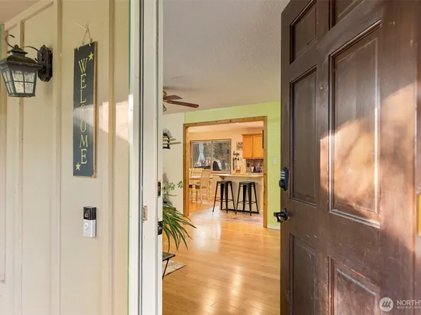 203 Alnus Way, Bremerton, WA 98310