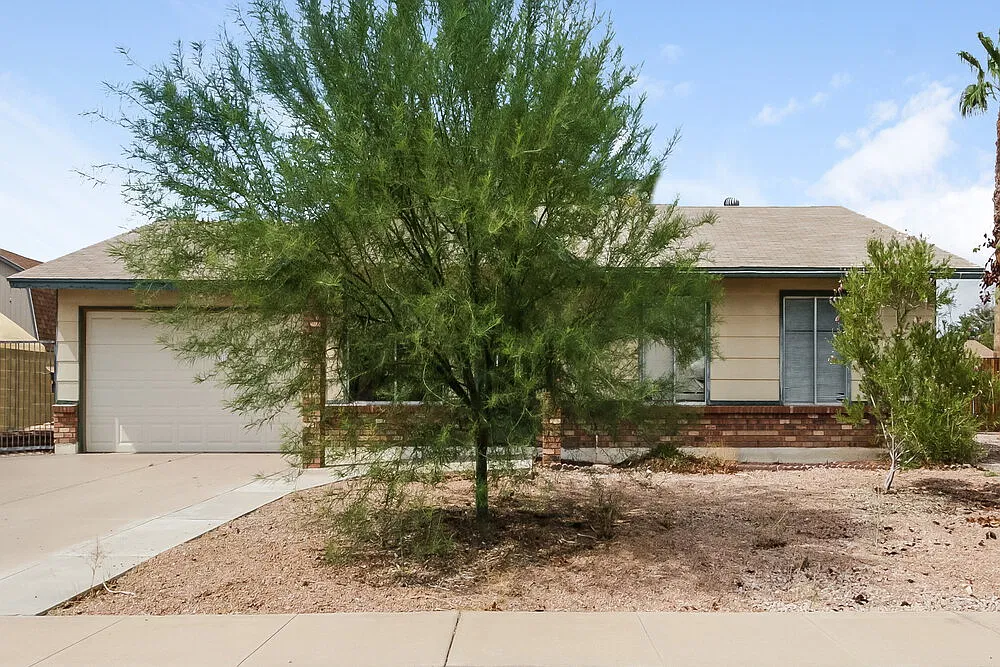 4 bed, 2.0 bath, 1611 sqft, $2,655 — Photo 1