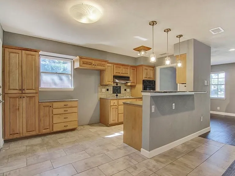 3212 Golfing Green Dr — Photo 5