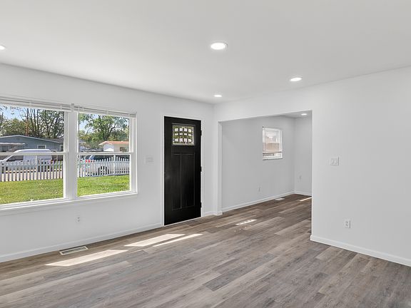 3rd image of 2745 Caroline Ave