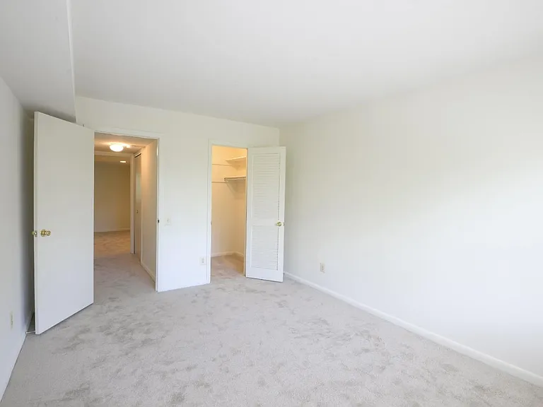Charlesgate Apartments — Photo 10