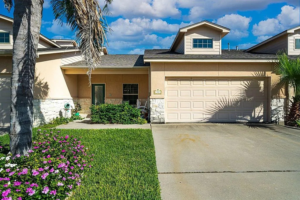 2 bed, 2.0 bath, 1424 sqft, $2,100 — Photo 1