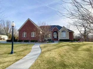 2534 Briarwood Ln, Hutchinson, KS 67502