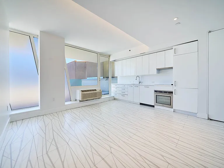 329 Pleasant Ave #6B — Photo 4