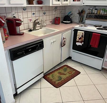 3rd image of 370 Burgundy Ave #H