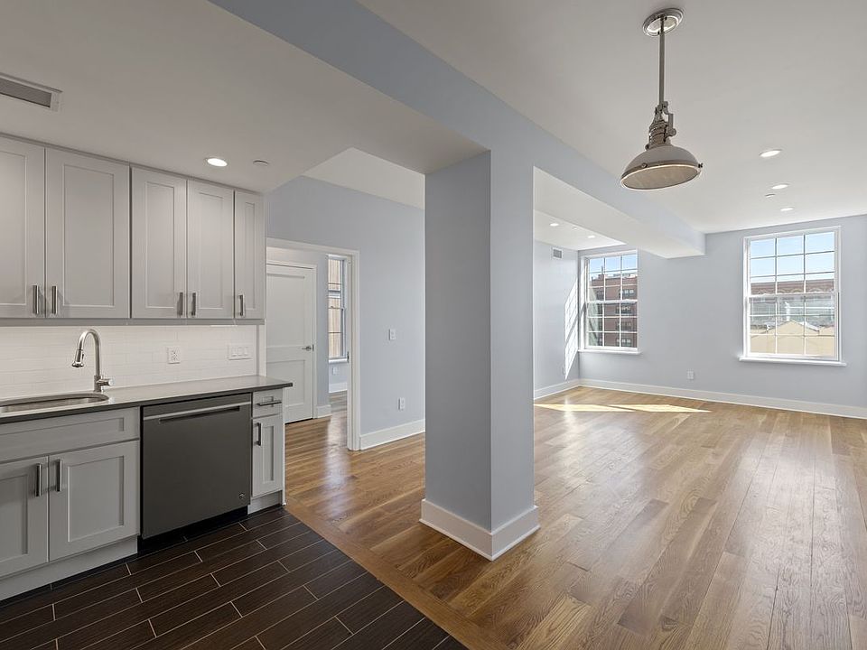 1st image of 25 Lexington Ave #102