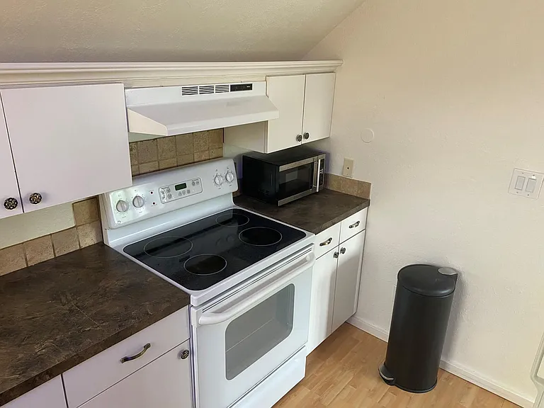 1202 S Oakland Ave — Photo 11