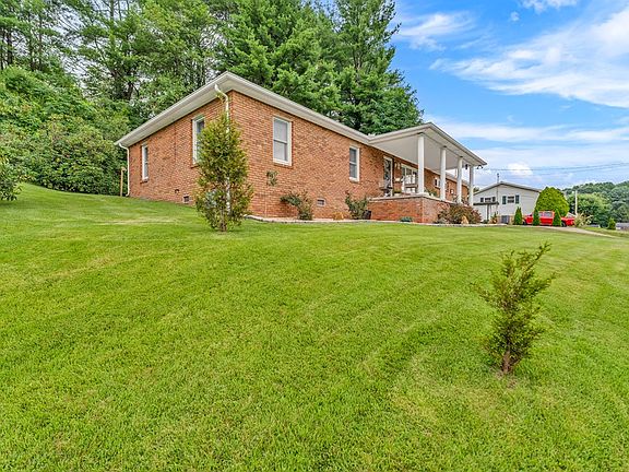 4th image of 264 Pleasant Dr