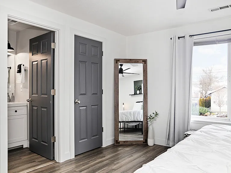 221 NE Steiger St #221 — Photo 15