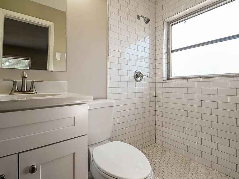 712 Canterbury Rd — Photo 10