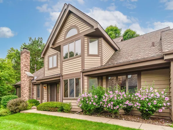 1902 Forest Creek Ln #1902, Libertyville, IL 60048