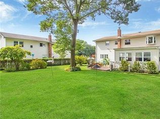 1355 Saint Louis Ave, Bay Shore, NY 11706