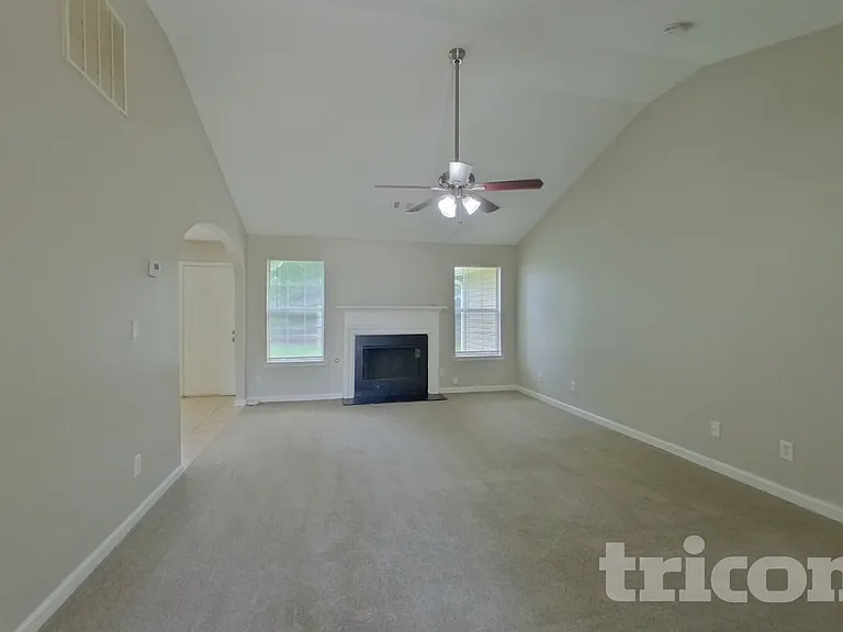 653 Windy Way — Photo 2