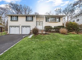 9 Fisher Rd, Commack, NY 11725