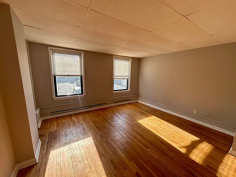 For Rent: Urban Luxury at 914 N. Charles St Your City Lifestyle Awaits! — Photo 15