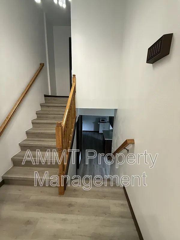 2 bed, 1.0 bath, $1,100 — Photo 1
