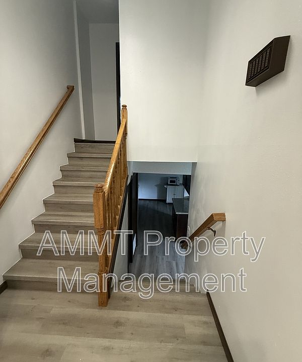 1st image of 608 S Garnavillo St APT 1