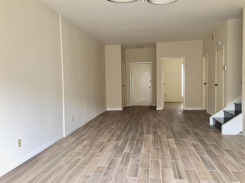 1st image of 8327 Wednesbury Ln