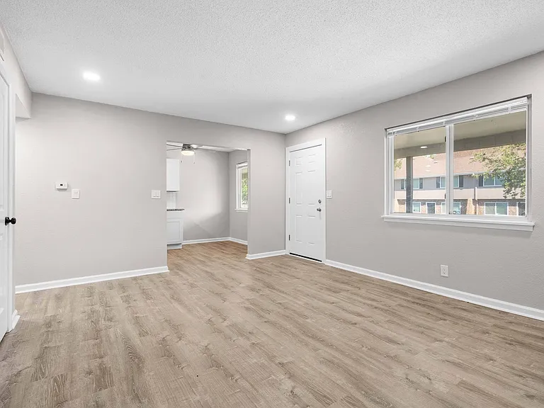 Stoneside Apartments — Photo 37