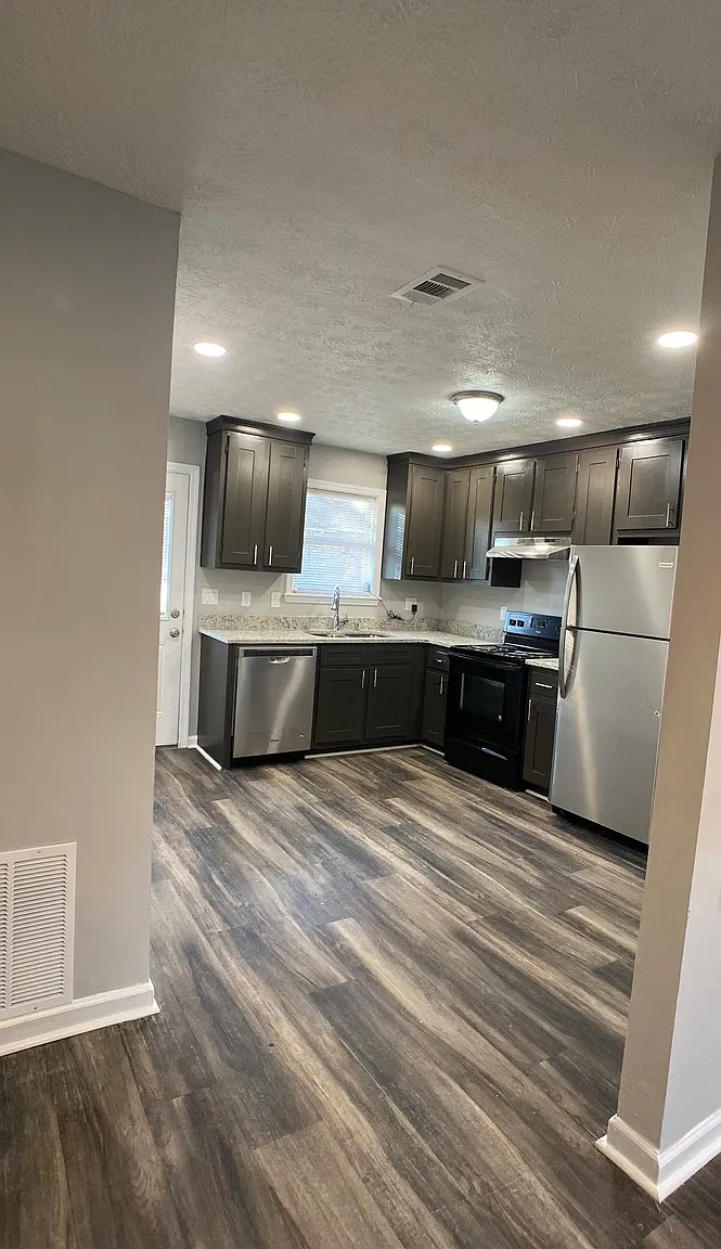 2 bed, 1.0 bath, 1200 sqft, $950 — Photo 1