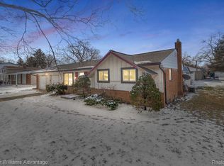 8735 Ringwood Dr, Commerce Township, MI 48382