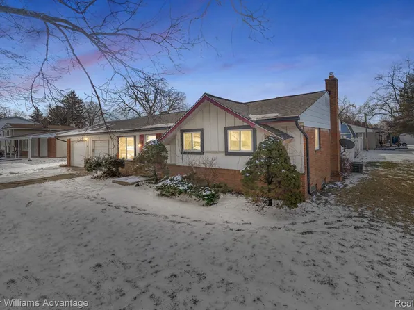 8735 Ringwood Dr, Commerce Township, MI 48382