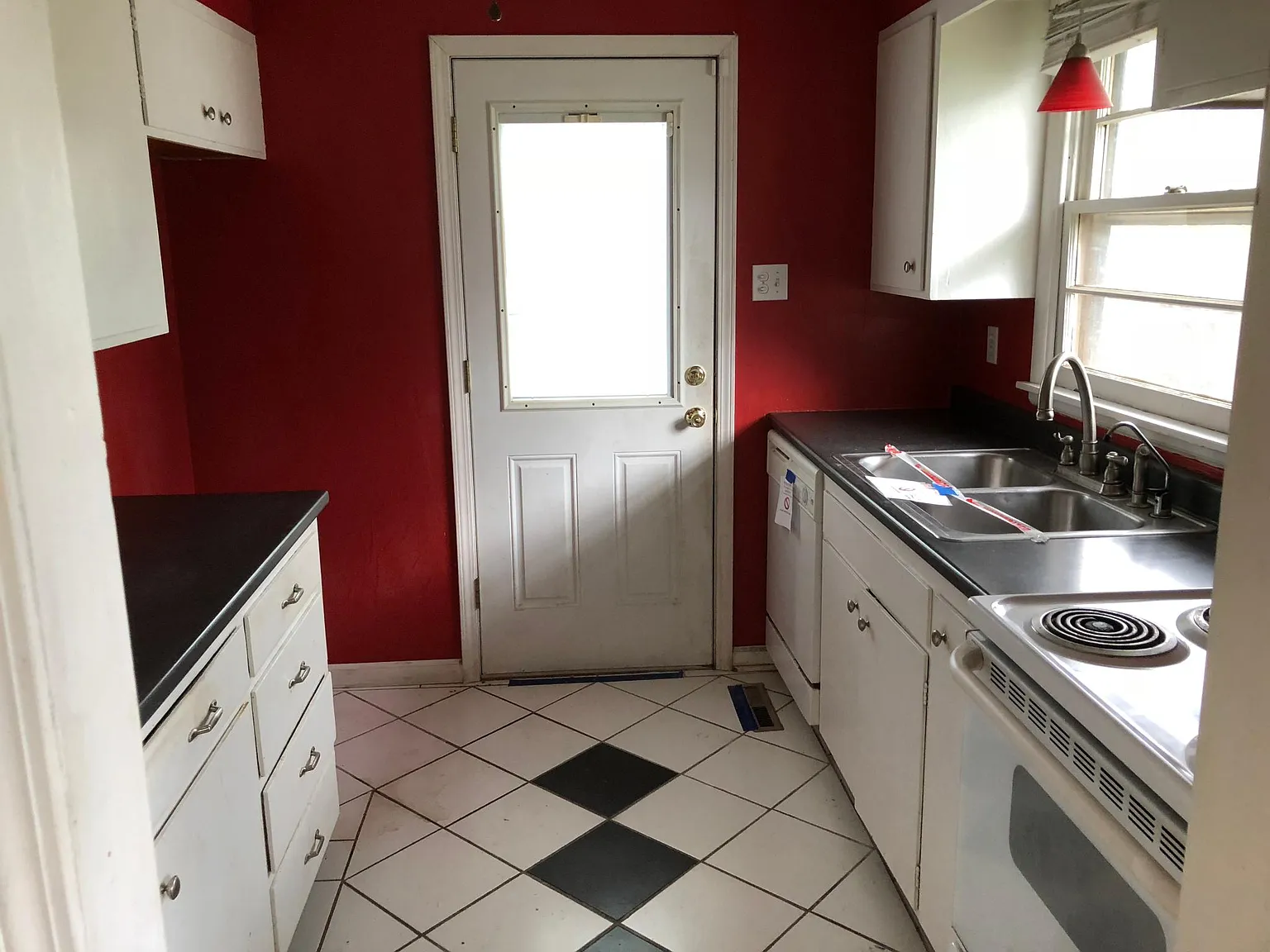 3 bed, 1104 sqft, $1,300 — Photo 2