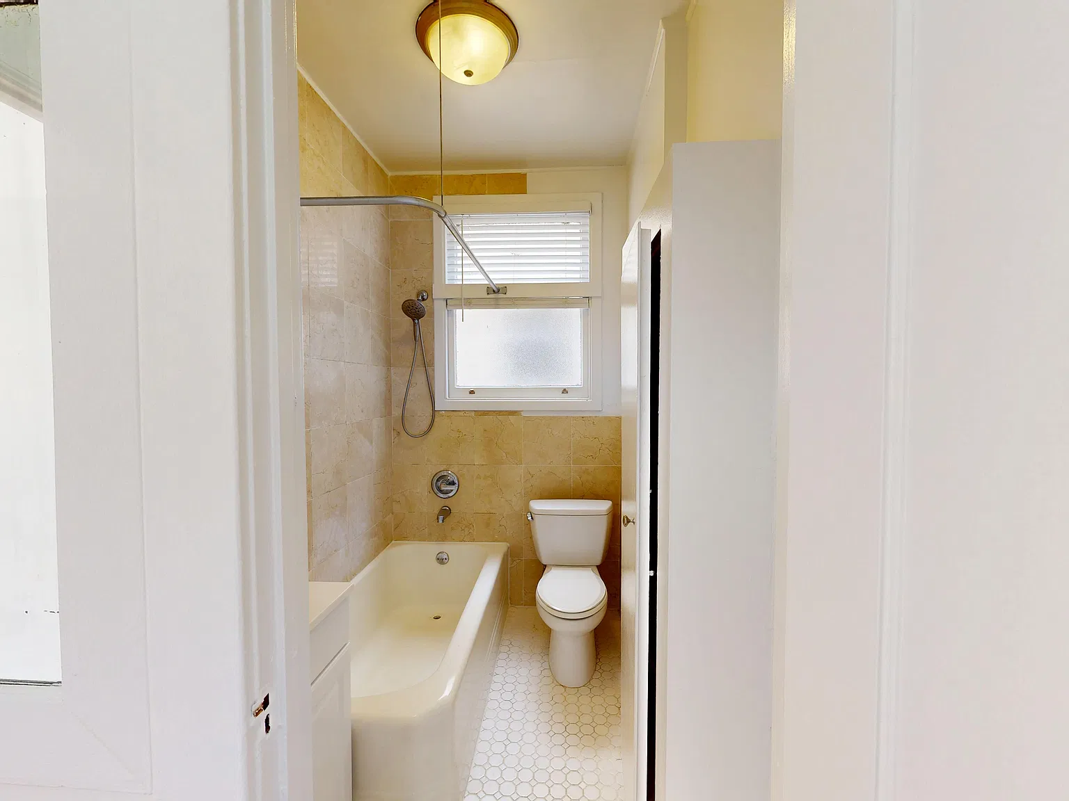 1656 Leavenworth Street — Photo 3