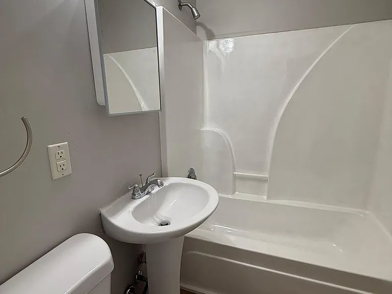 10919 Ewing Ave — Photo 5