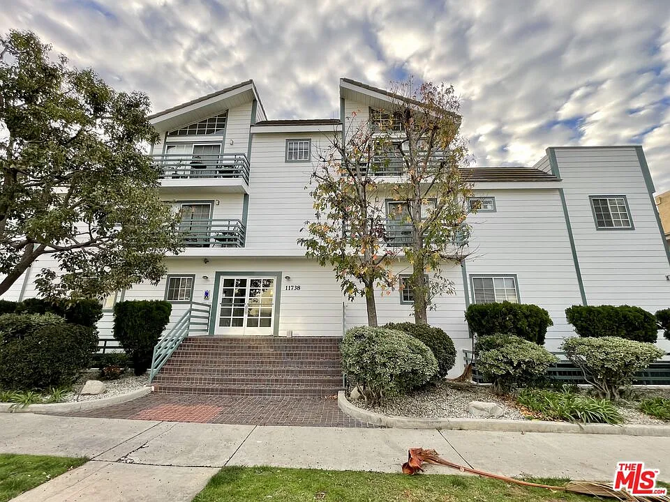 11738 Mayfield Ave #106