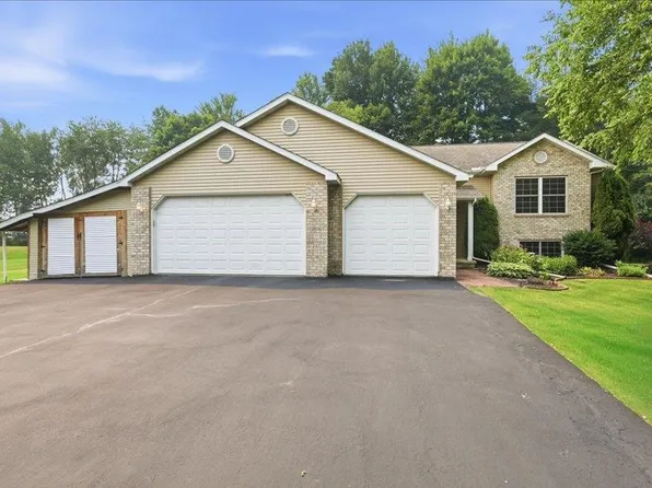 3225 S 26th St, Manitowoc, WI 54220