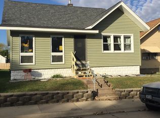 1860 Oak St, Bettendorf, IA