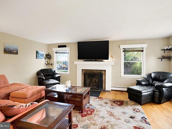 2nd image of 1276 Stump Hall Rd