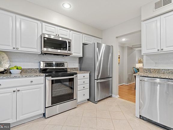 2nd image of 6141 Summer Park Ln