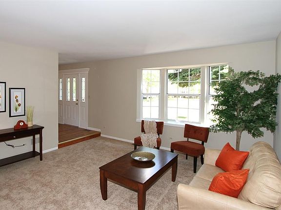 3rd image of 1111 Edington Ln