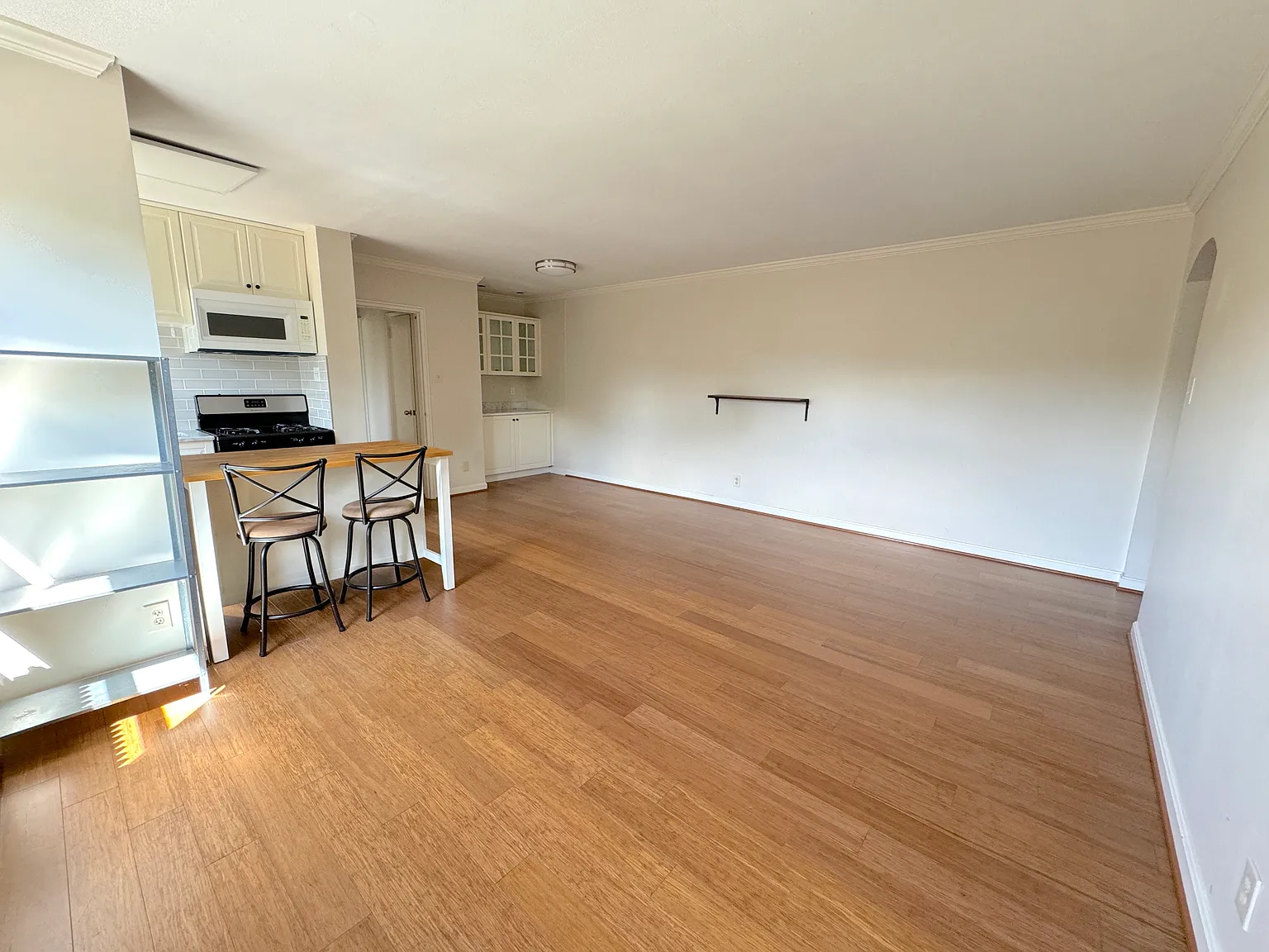 767 College Ave — Photo 3