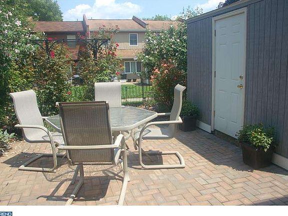 3rd image of 133 Ascot Ct
