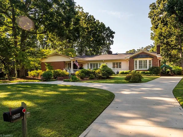 2216 Canterbury Dr, Burlington, NC 27215