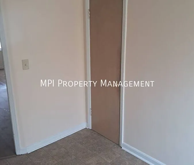 232 N 75th St #8 — Photo 14