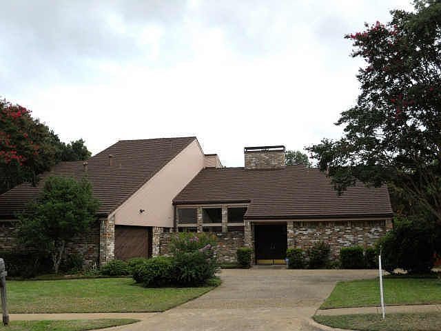 1st image of 211 Crooked Creek Dr