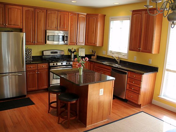 Kitchen (mid-level)