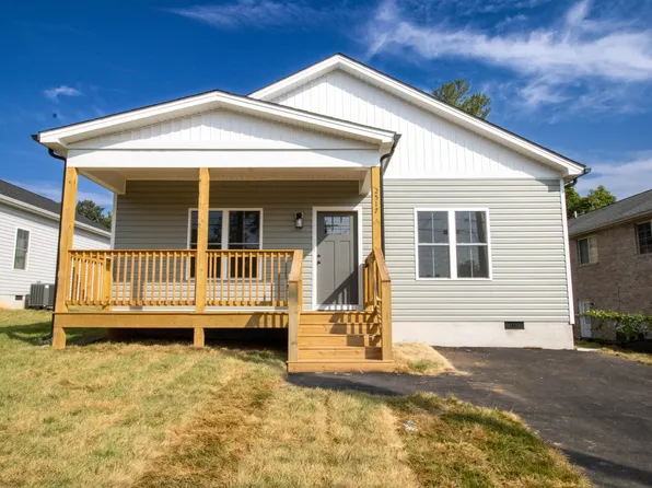 2517 Chesapeake St, Staunton, VA 24401