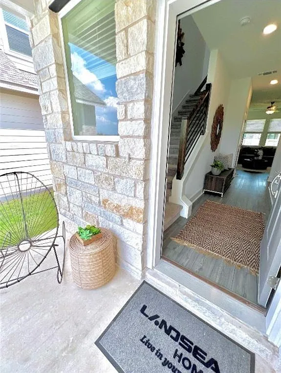 3 bed, 2.5 bath, 1932 sqft, $2,000 — Photo 4