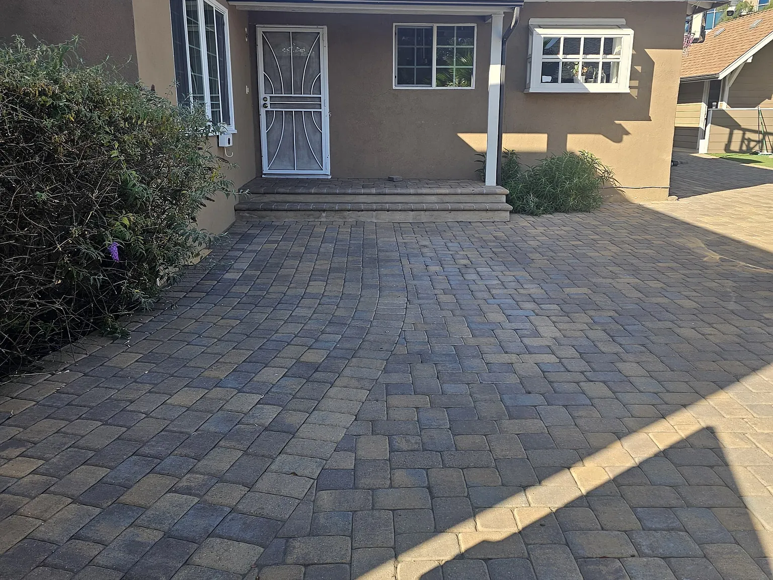4 bed, 1773 sqft, $5,700 — Photo 1