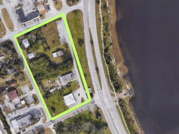 5th image of 1568 Water Dr NE