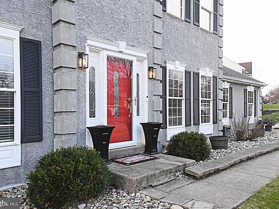 3rd image of 440 Sunny Ridge Rd